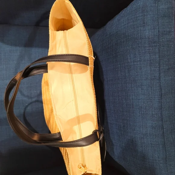 Exclusive NWT Disney Mickey Mouse Woven Tote - Picture 4 of 7